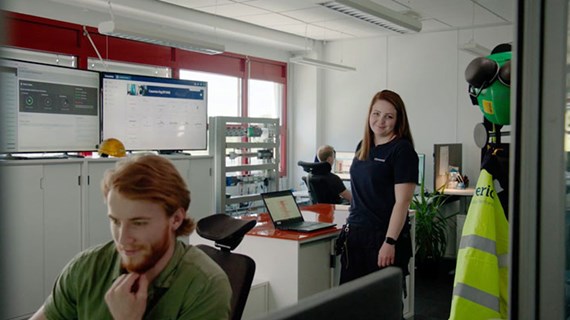 Inne-i-remote-center-hvor-to-fagfolk-nerder-sammen.jpg (60.6 KB)